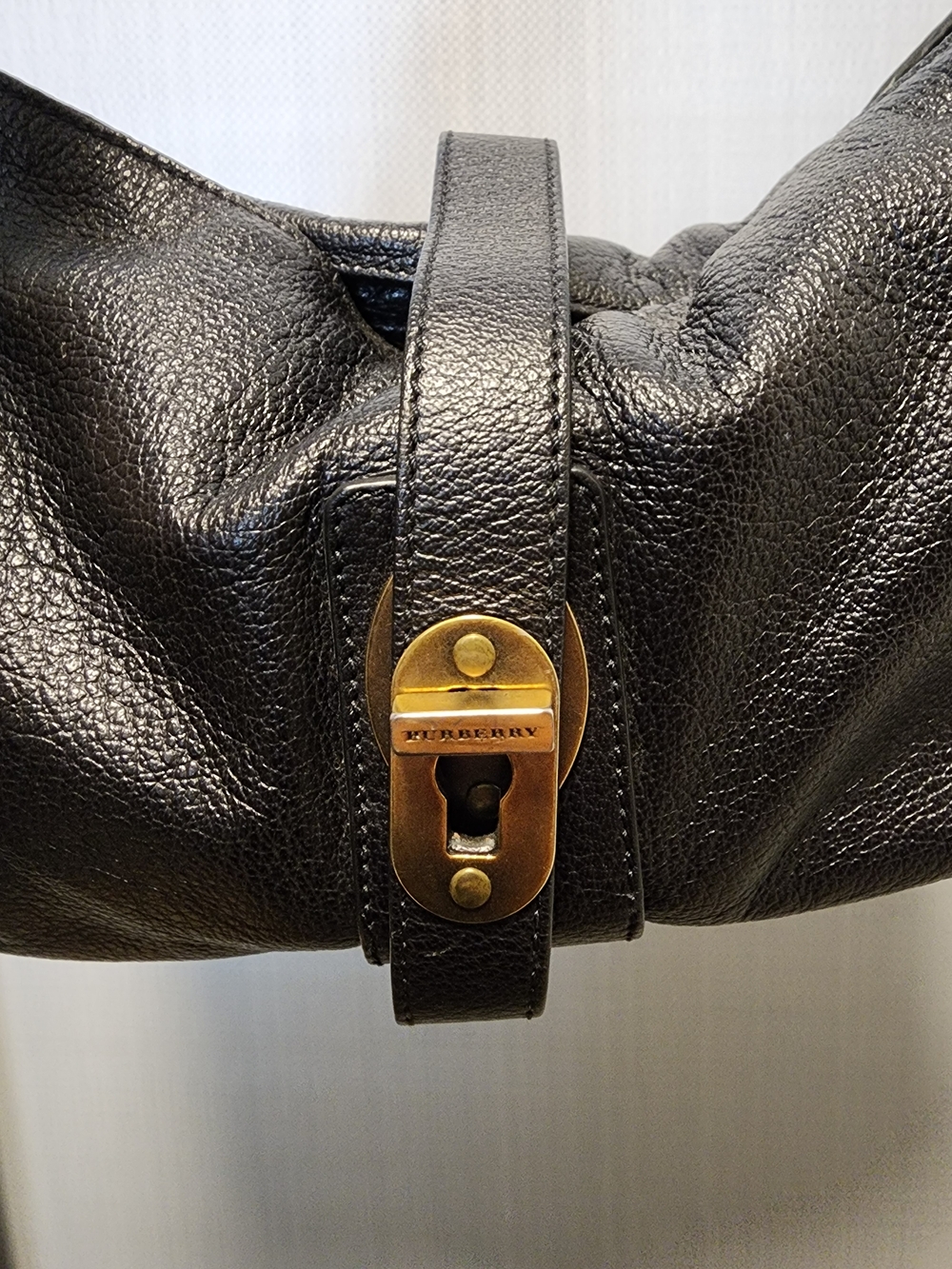 Burberry Vintage Genuine Black Leather Shoulder Bag with Antique Gold Hardware - Picture 2 of 12